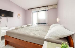 1 Bedroom Awesome Apartment In Pag - 4