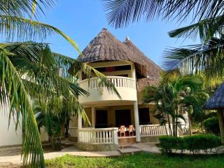 Villa near Mombasa with Ocean views Pools - 2329 - 0