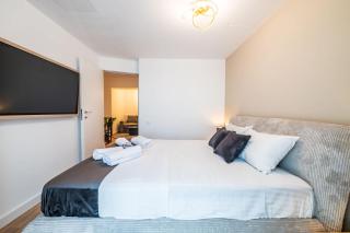 Panoramic Penthouse Views - Cozy 2BR Retreat - 7