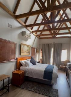 Madeley House Unit 1 near Oliver Tambo Airport - 6