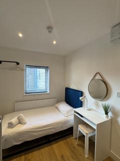 Townhouse Studio with Kitchen & Ensuite - Great Location - 7