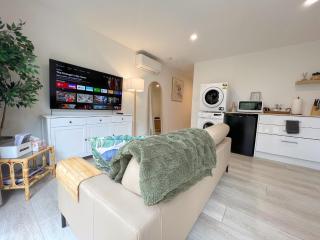 Rustic PepperTree Views - 6