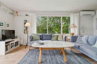 Cozy House With Sea View And Beautiful Location - 2