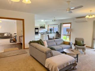 Holyhead Beach Retreat - 5