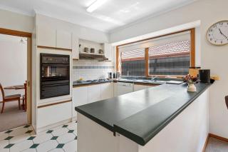 Holyhead Beach Retreat - 3