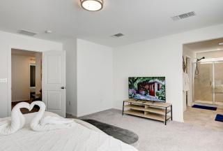 Discounted Monthly Beautiful Villa Near Strip - 8