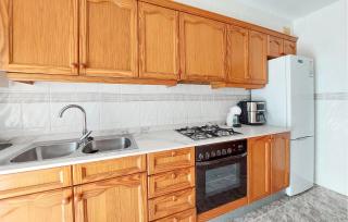 2 Bedroom Lovely Apartment In Vinaroz - 4