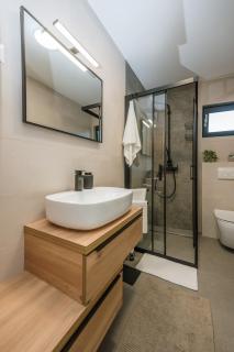 LuxStay Apartments APT3 - Private Parking, Terrace - 9