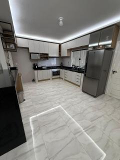 Casa de 4 Quartos - 2 suites - 2