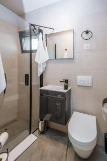 LuxStay Apartments APT4 - Private Parking, Balcony - 8