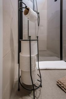 LuxStay Apartments APT4 - Private Parking, Balcony - 6