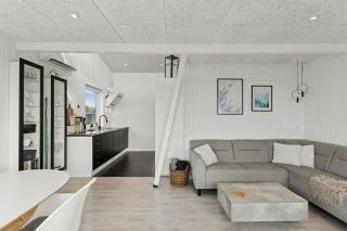 Lovely Holiday Home With Sea View - 9