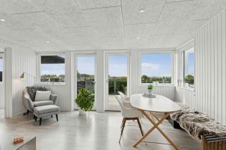 Lovely Holiday Home With Sea View - 7