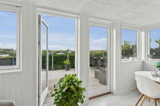 Lovely Holiday Home With Sea View - 6