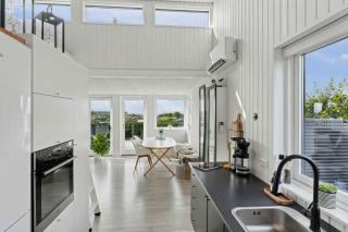 Lovely Holiday Home With Sea View - 3