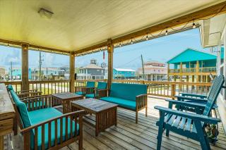 Dream Steps to Beach Large Deck Kid Friendly - 5
