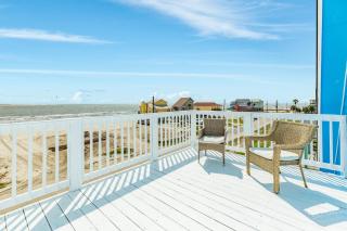 Oasis Beachfront Volleyball Court Sleeps 12 - 1