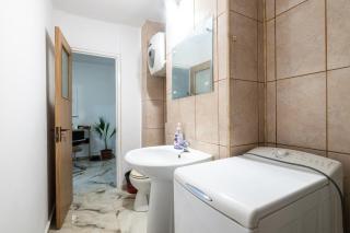 Central City Retreat - with Natural Lighting - 3