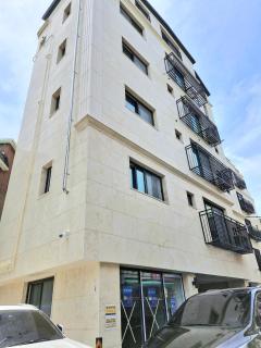 신축 건물에 엘리베이터가 있는 2층 구조의 복층형 숙소, 밝고 여유로운 공간과 도심 뷰가 보이는 발코니가 있는 숙소 - 7