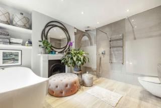 Luxe Abbeville Village Retreat - 9