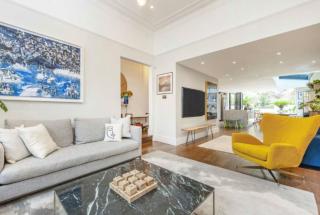 Luxe Abbeville Village Retreat - 1