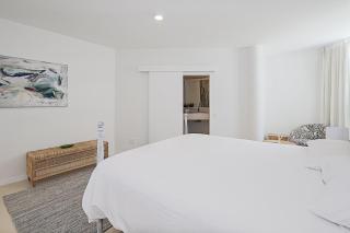 Beachfront, Sea Views, WiFi, Fireplace, 1-Min Walk - 1