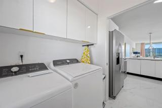 Stylish, classy Bayfront view apt, Walk to beach - 2