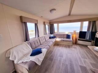 Ocean Nest-Beach Front - Lux- Sea View- 3-Bedroom Caravan- 8 Sleeps - 9
