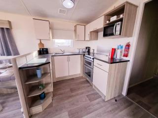 Ocean Nest-Beach Front - Lux- Sea View- 3-Bedroom Caravan- 8 Sleeps - 7