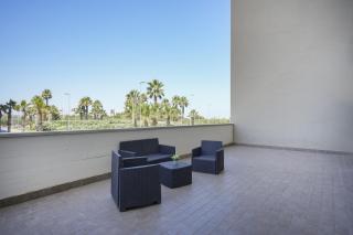 SkyGate Green Airport Terrace Suite - 8