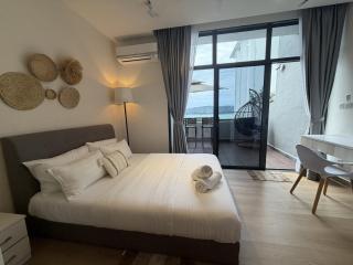 The Shore KK - Sunset Sea View Balcony Suite - 6