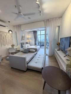 The Shore KK - Sunset Sea View Balcony Suite - 3