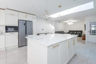 Spacious 4BR Home Garden & Office Space - 8