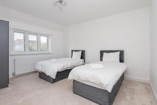 Spacious 4BR Home Garden & Office Space - 7