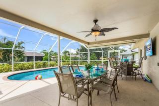 Tropical Fun & Relaxation - Poolside Playhouse - Roelens - 9