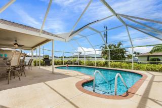Tropical Fun & Relaxation - Poolside Playhouse - Roelens - 7