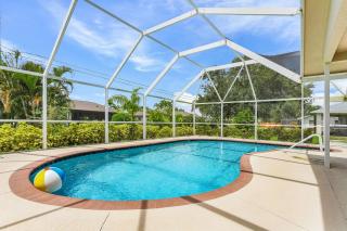 Tropical Fun & Relaxation - Poolside Playhouse - Roelens - 6