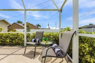 Tropical Fun & Relaxation - Poolside Playhouse - Roelens - 4