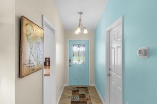 Tropical Fun & Relaxation - Poolside Playhouse - Roelens - 2