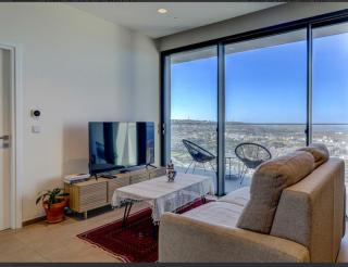 Mercury Tower Suites with pool access - 8