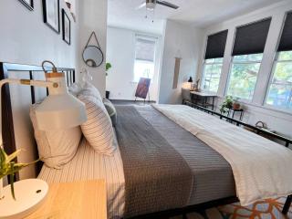 Chic Algiers Point loft w king bed & full kitchen - 6
