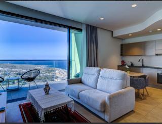 Mercury Tower Suites with pool access - 7