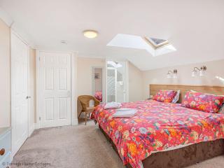 Hen Cottage - 2