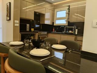 Comfy and stylish 2 bed rooms hotel apartment - 6