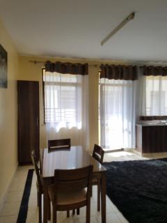 Almasi airport view apartment - 0