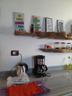 3-Bed Sleeps 6 with Sea View & Free Parking - 4