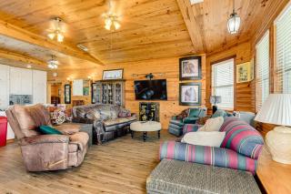 Stunning Beachfront Cargo Lift Fenced Yard - 8