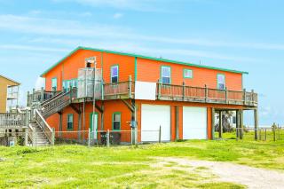 Stunning Beachfront Cargo Lift Fenced Yard - 5