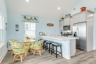 Prime Beachfront Large Deck Family Fun - 8