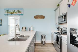 Prime Beachfront Large Deck Family Fun - 5